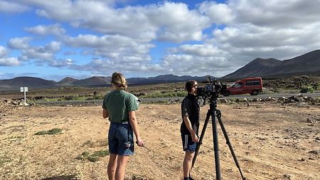 Johanna Seggelke of the splinter unit (left) and DP Tobias Blickle with an ARRI ALEXA Mini LF