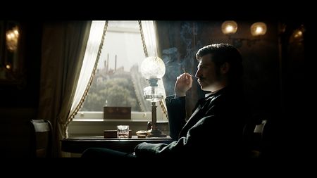 A high contrast close-up of Arthur Guinness (Anthony Boyle)