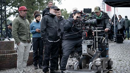 The-Hunger-Games-Ballad-of-Songbirds-&-Snakes-cinematography-ARRI-Rental-ALEXA-Mini-LF-Signature-Zoom-dolly-shot